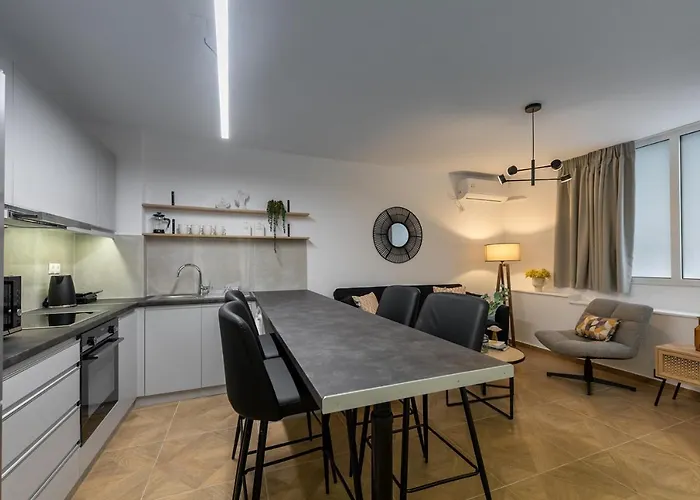 Phaedrus Living Luxury Downtown Flat Acropolis